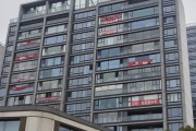武汉一高端盘业主被要求“协助”卖房？3月31日前需帮开发商卖80套房，否则部分房源将变长租公寓