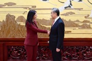 王毅会见第80届联合国大会主席贝尔伯克