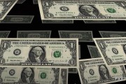 美国人对经济的信心跌入历史冰点，悲观弥漫却依旧消费