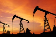 8个产油国决定自5月起将原油日产量上调20.6万桶