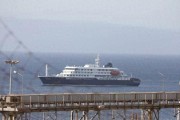 张文宏复盘“探险邮轮”聚集感染并提出：多国追踪不意味像流感或新冠般易传播