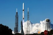 贝索斯与马斯克的太空竞赛持续升温
