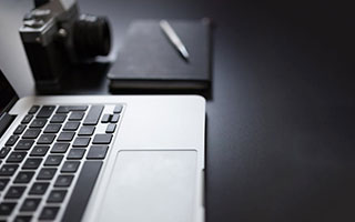 当情色成为叩问，风月宝鉴如何照见英雄的荒诞与悲悯