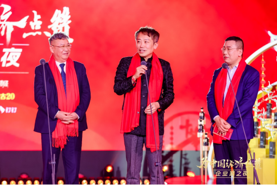 陈景河现场落泪，卢迈呼吁关注农村养育，韩璧丞展示仿生手抓哑铃……上百位企业家共话中国经济新动能