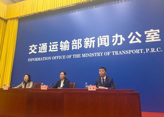 便利新能源车主！交通运输部答每经问：2026年将在高速公路服务区新增超过1万个充电枪