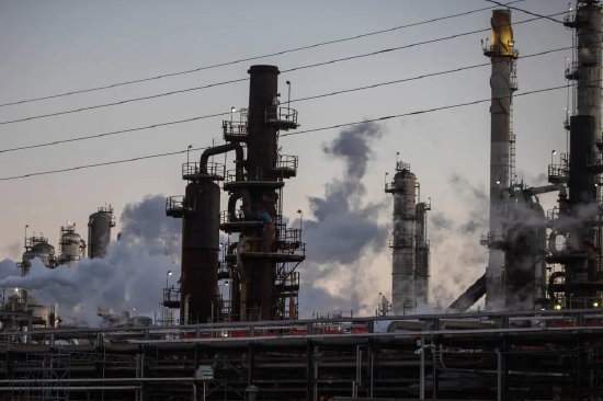 雪佛龙看好委内瑞拉油气潜力,美国两大石油巨头年度利润跌至近年低点