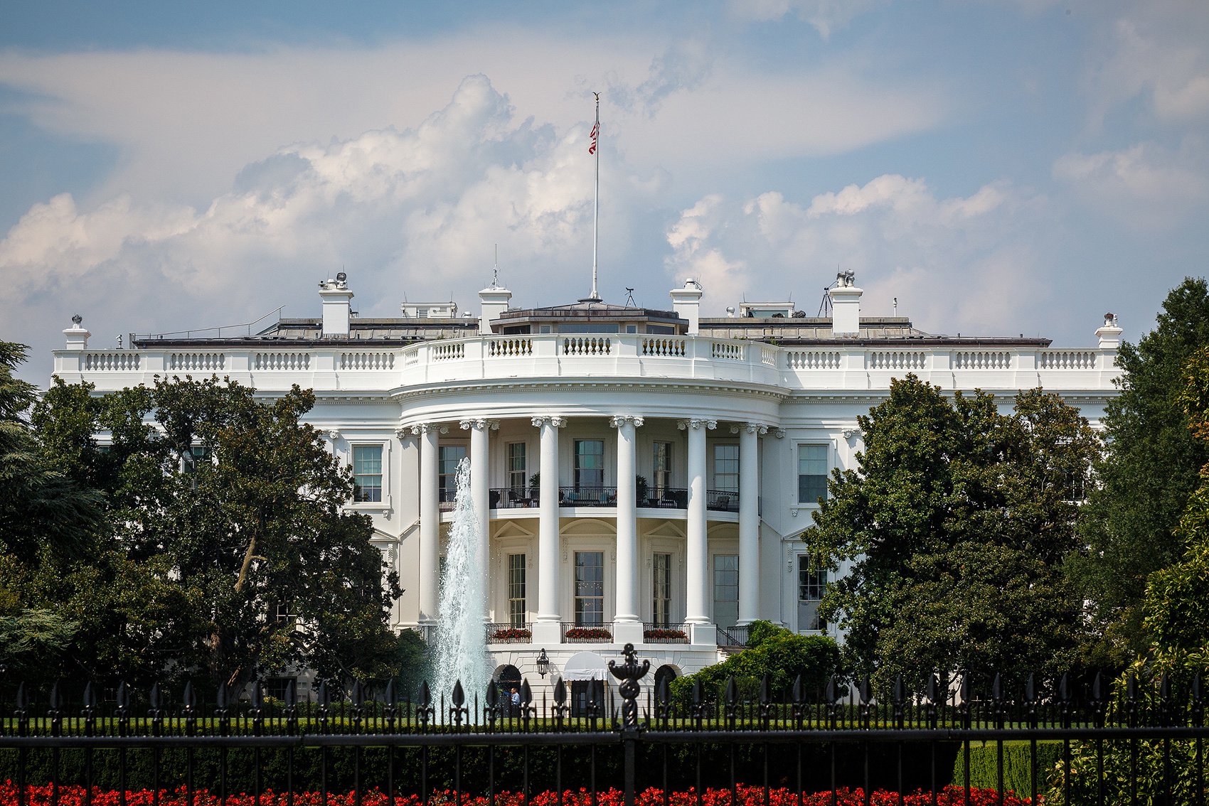 特朗普:正与伊朗进行对话!伊朗总统最新表态!伊朗阿巴斯港居民楼爆炸原因公布,以色列官员否认