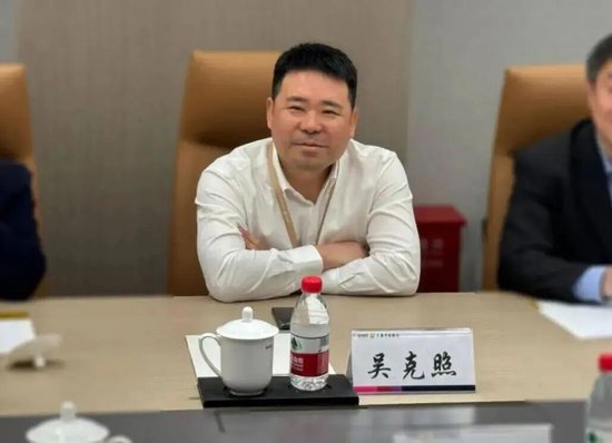 继招行系零售强将曹彤“出走”10月后，华瑞银行继任董事长身份不一般