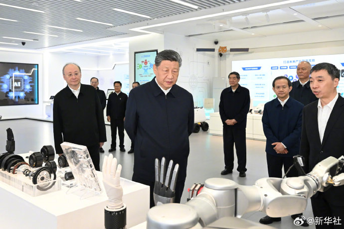 习近平：建设社会主义现代化强国关键在科技自立自强