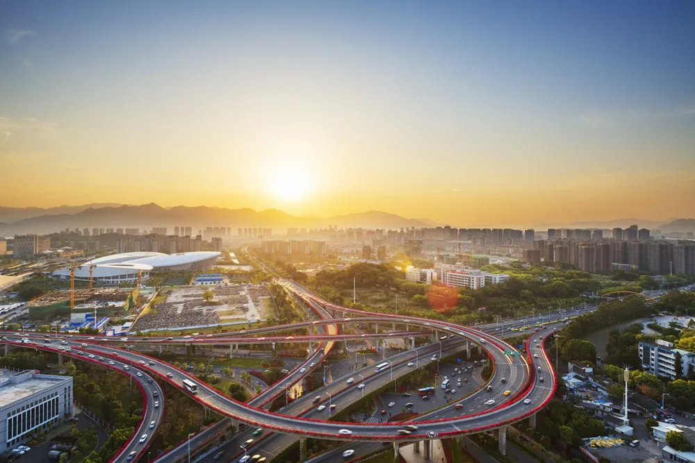 五年进步最大的万亿城市，为什么是它？