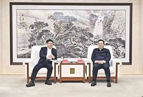 进出口银行董事长陈怀宇与雄安新区党工委书记、管委会主任张国华举行会谈
