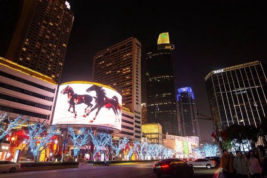 当年轻人主导春节，反向过年带飞酒店业