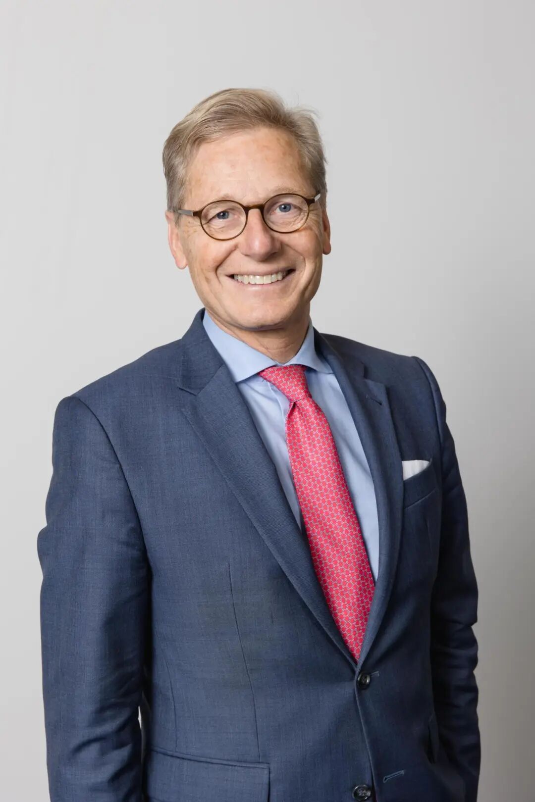 赫伯罗特宣布新任董事长，高层同步换血