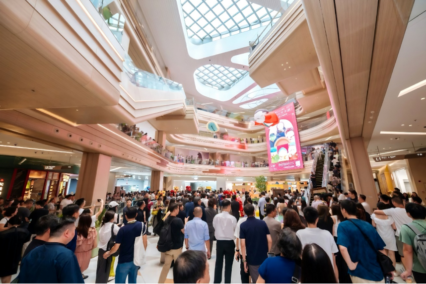 新世界发展半年销售138亿、减债17亿,黄少媚称公司业务向好,保持稳中求进