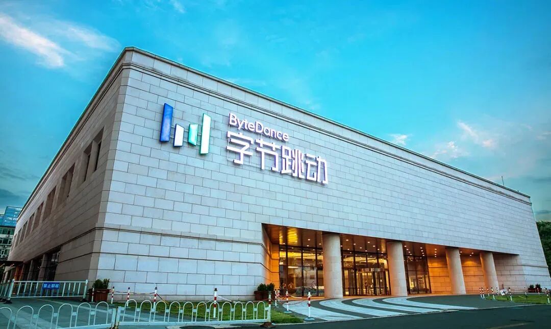 福州老板提大单，拨100多亿赶建机房