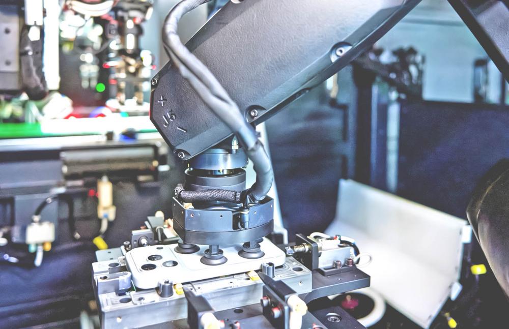 锚定中国供应链：苹果高管今年首次访华，打卡富士康、欣旺达