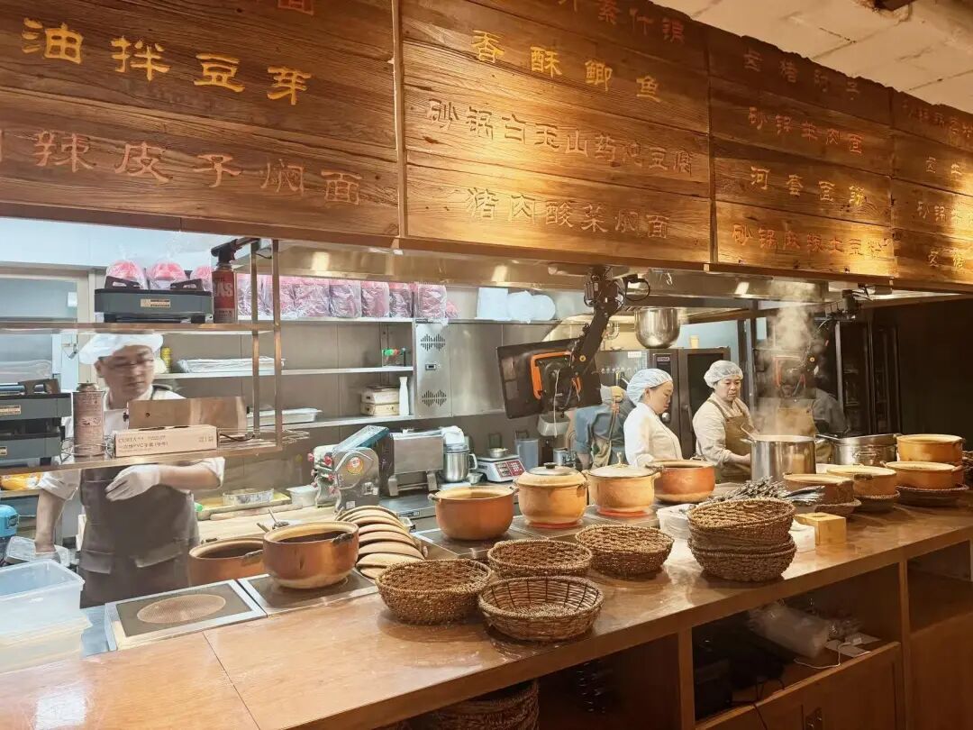 贾国龙新品牌做焖面，人均消费40元至50元，回应：西贝要关一部分店