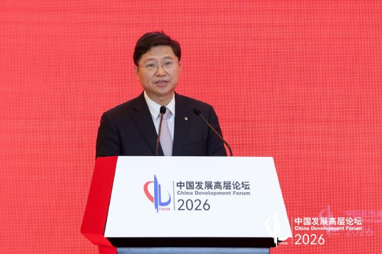 中国建设银行行长张毅:建议银行业融入智能时代,积极布局AI驱动的消费增量市场