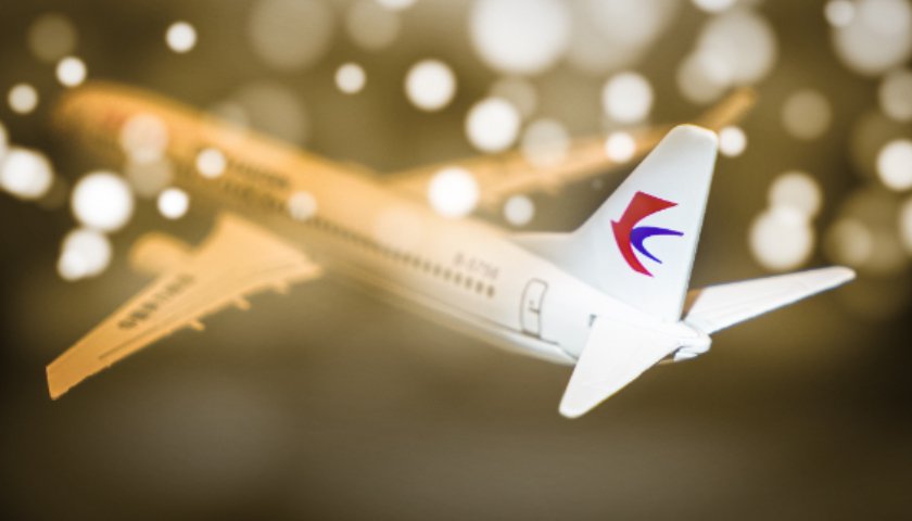 东航回应MU5128航班起火事件:旅客掉落手机受挤压冒烟起燃