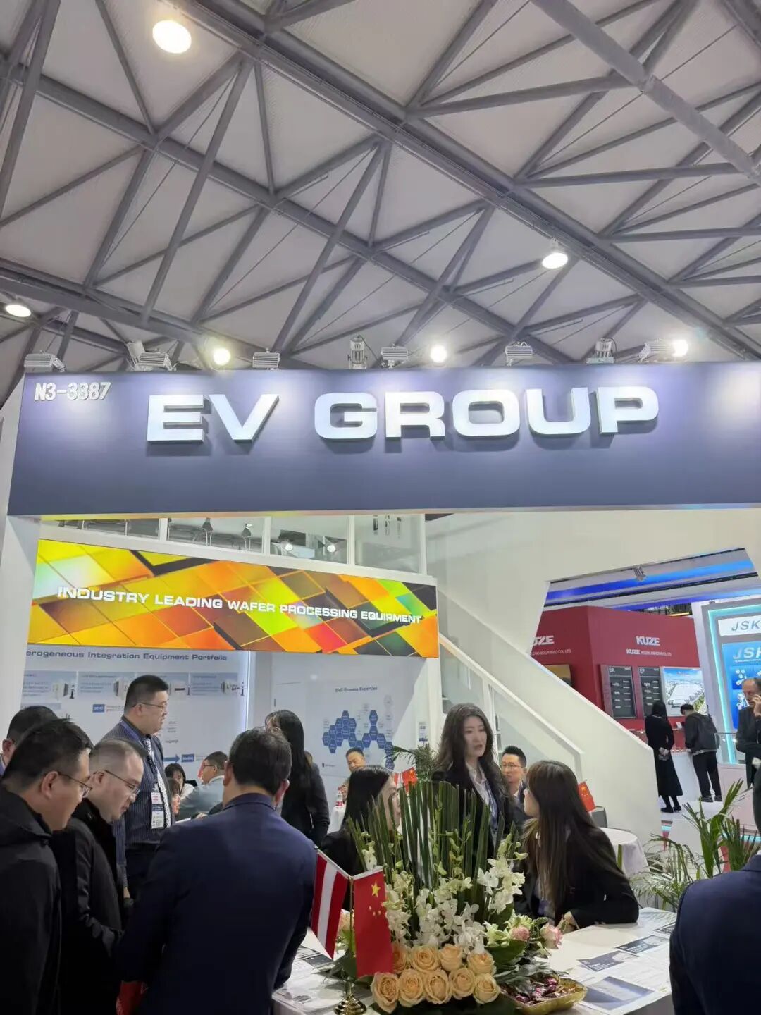 直击上海最大半导体展：中微、拓荆等科创板龙头集中发新品，新凯来缺席