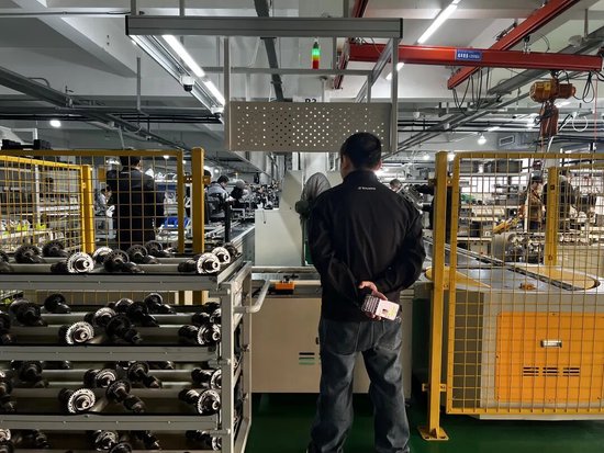 被称“摩托车圈雷军”，冠军张雪的飞驰人生