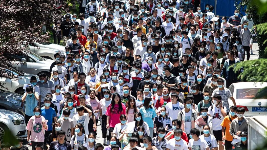 当流量透支生命：从张雪峰看中国式创始人IP模式