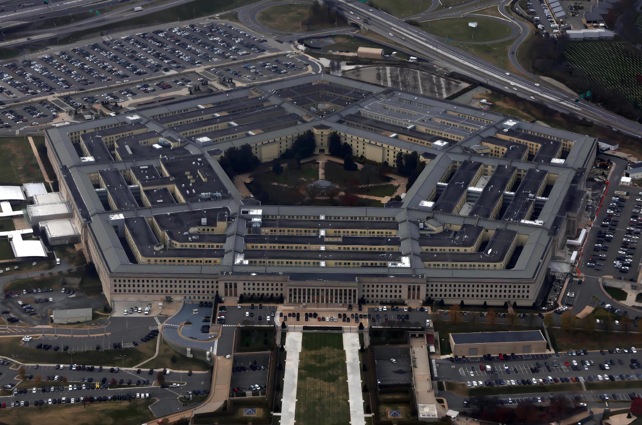 美官员称已有348名美军在对伊朗军事行动中受伤