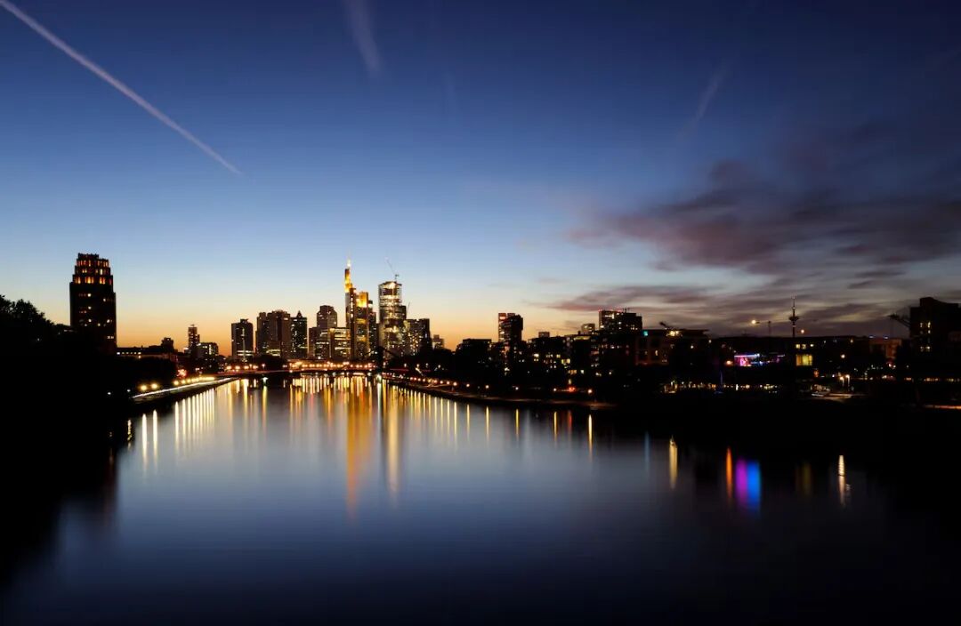 欧元EURUSD拉响滞胀警报！增长腰斩+通胀反扑，欧洲陷入双杀困局