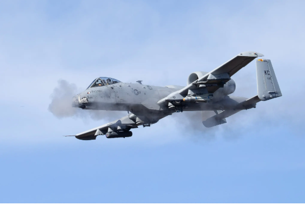 美国防部将部署在中东的A-10攻击机规模扩大一倍