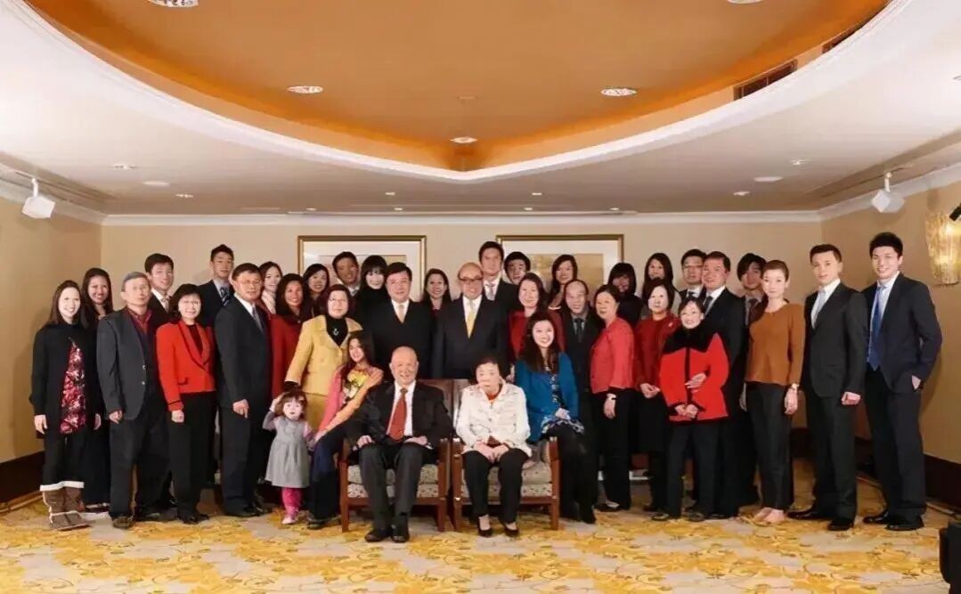 千亿豪门越斗越富？兄弟反目、母子对簿公堂，却干出10家上市公司！