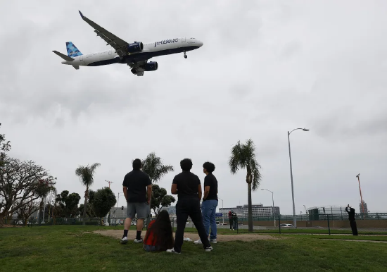 企业因伊朗战争悄然涨价与明码加价的种种手段