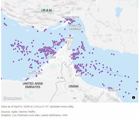 停火后已有两艘船只通过霍尔木兹海峡,但仍有数百艘被困