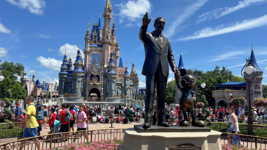 迪士尼早盘小幅下跌 计划裁员1000人