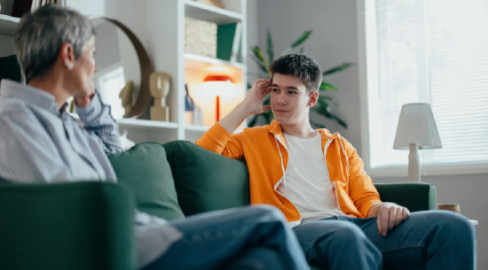 美国许多Z世代成年人仍在接受父母的经济资助