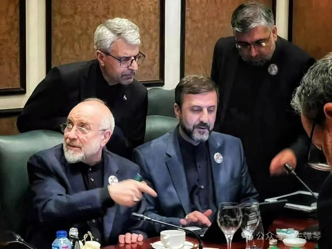 牛弹琴:美国这一招,够狠够损也够蠢