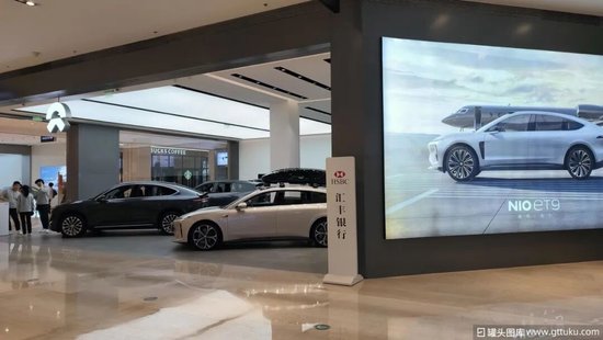 去年裁员1万人、研发砍40%，蔚来靠“省钱”首次季度盈利？