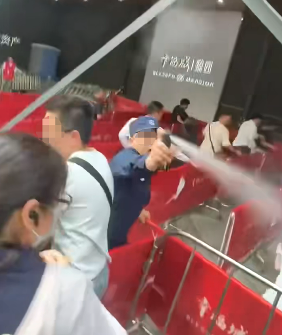 龙华深夜通报：涉事保安已行拘！