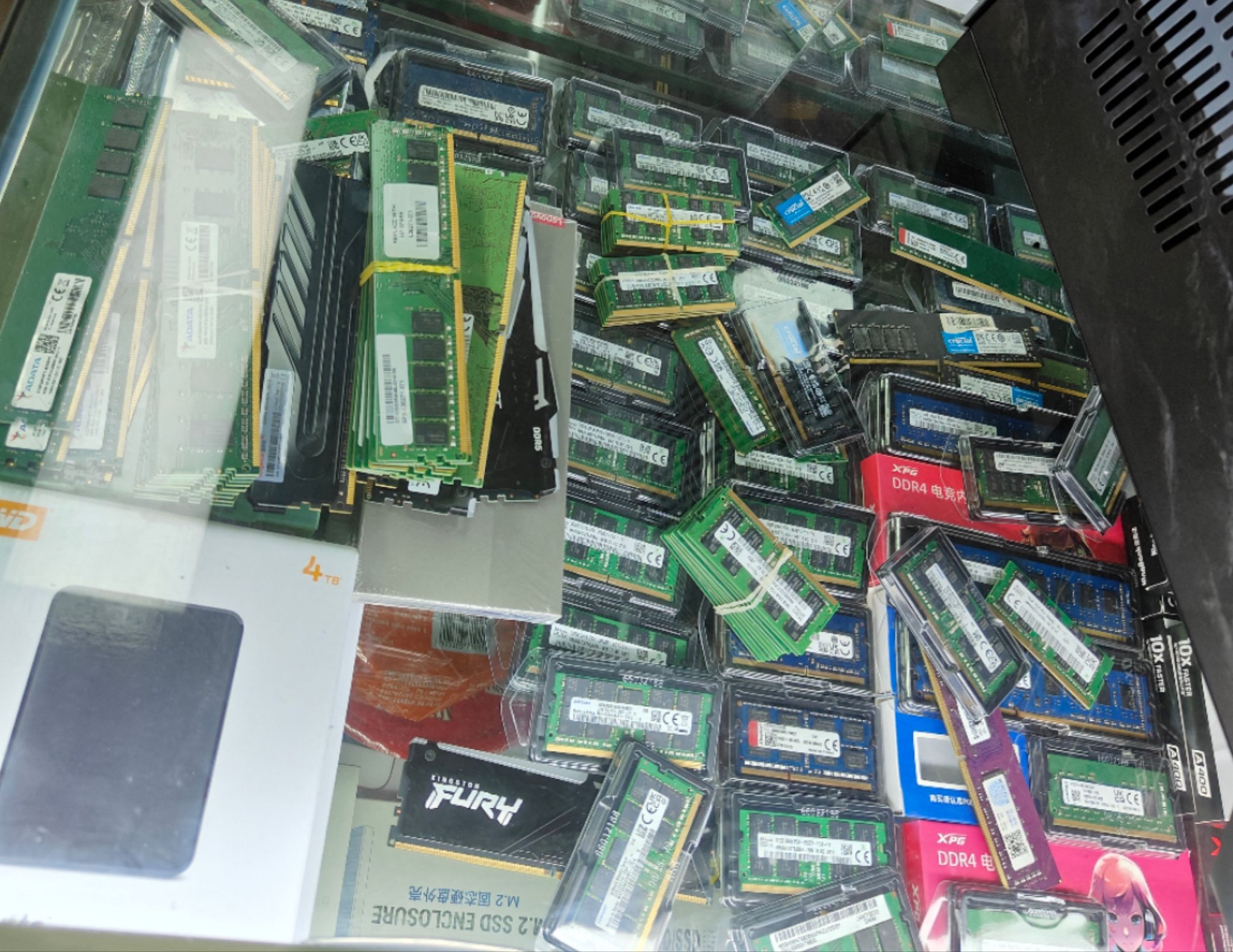 净利预增最高87倍！存储股一季度业绩爆发，存货高企成行业风险