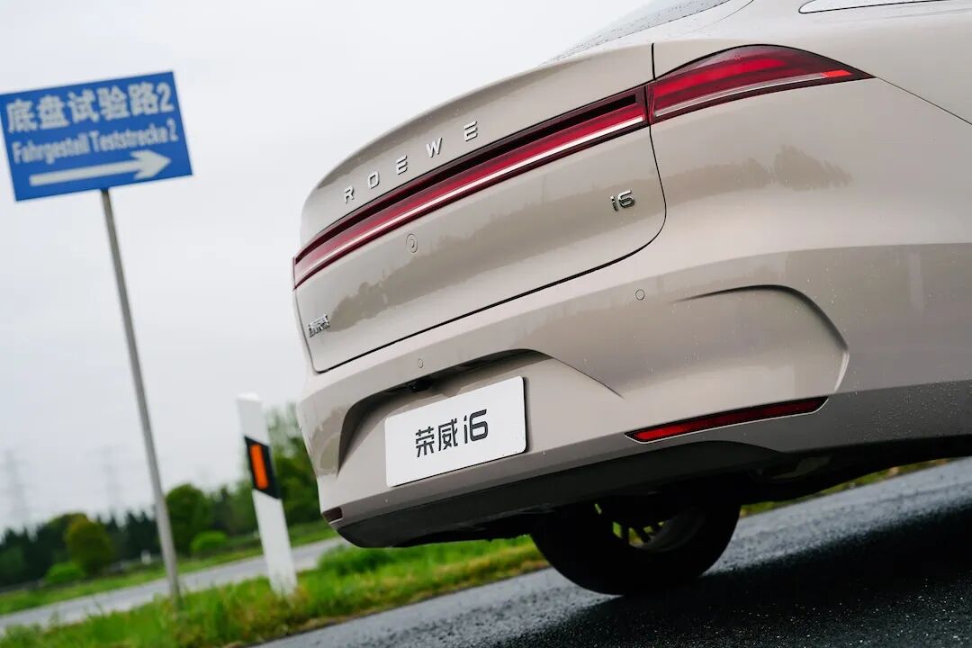 全新荣威i6在油电分水岭 充分证明成为一款国民好车的实力