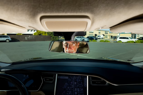 车主因特斯拉自动驾驶承诺掀起抗议浪潮