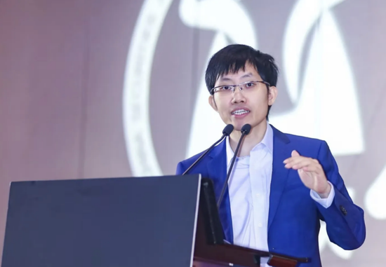 梁文锋罕见“松口”，680亿DeepSeek也“缺钱”了？