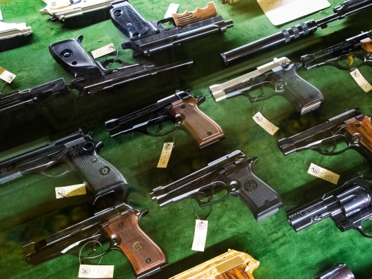 全球两大传奇枪械制造商爆发激烈内斗