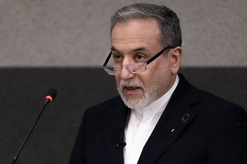 伊方称美袭击“德纳”号护卫舰为“史无前例的战争罪行”并誓言追责