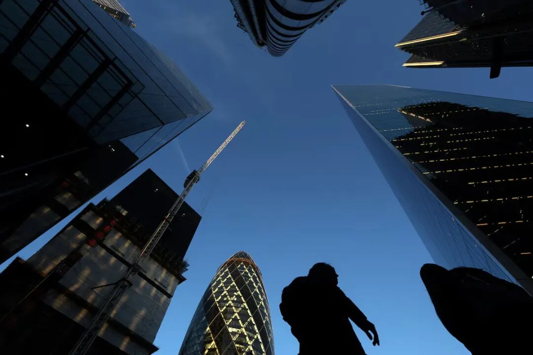 英镑GBPUSD陷入全面危机：英国消费者信心崩塌+通胀失控+战争冲击！