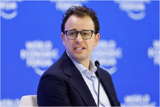 “教会AI，你走人” 美三大科技巨头一个月裁员4.6万人，员工们都经历了什么？