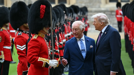 战争、枪击与关系裂痕之下，英国王室启程访美