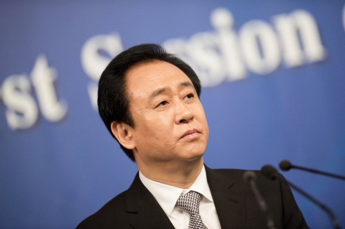 恒大分公司接待许家印：租劳斯莱斯+矿泉水2700元一瓶 女技师按摩