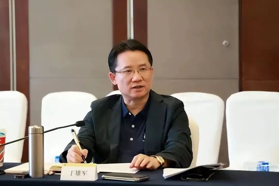 涉嫌受贿、洗钱！茅台集团原董事长丁雄军被提起公诉