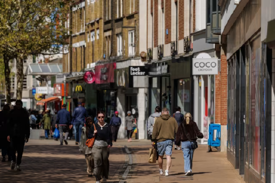 通胀侵蚀消费支出 英国到店客流下滑