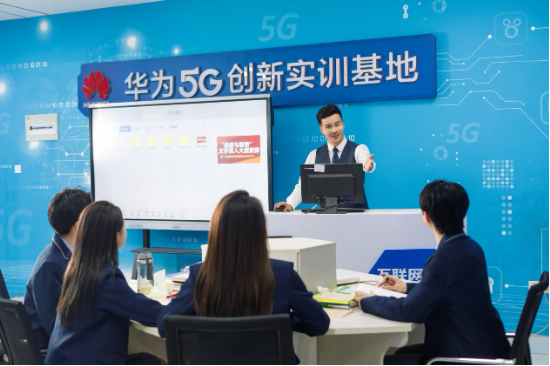 最近，职校火了